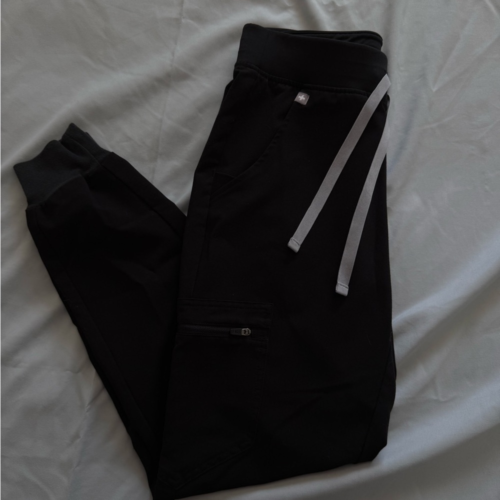 Women’s FIGS Zamora Jogger Scrub Pants - Picture 2 of 5